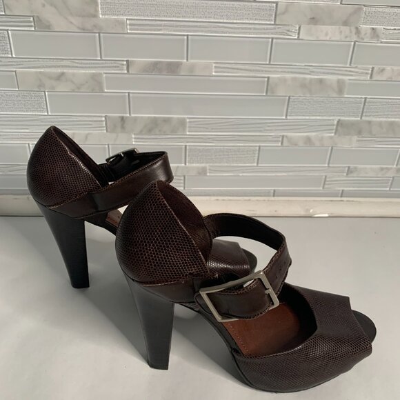 Gianni Bini Brown Leather Peep Toe Platform Heels W/Side Buckle Closure - Picture 2 of 6